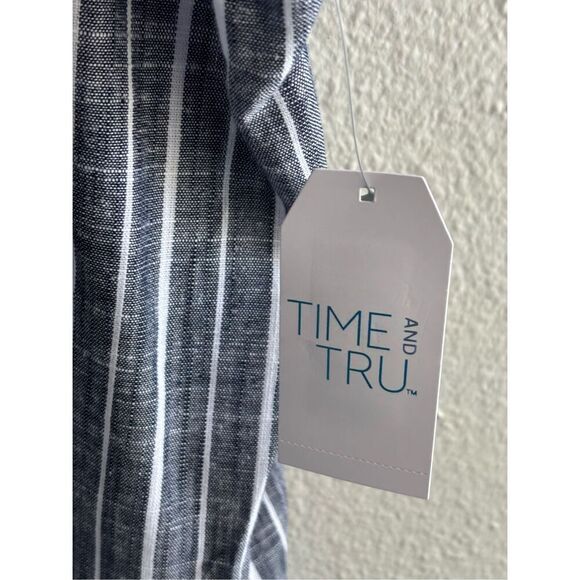 Women’s Plus Button Front Utility Shirt - Picture 3 of 5